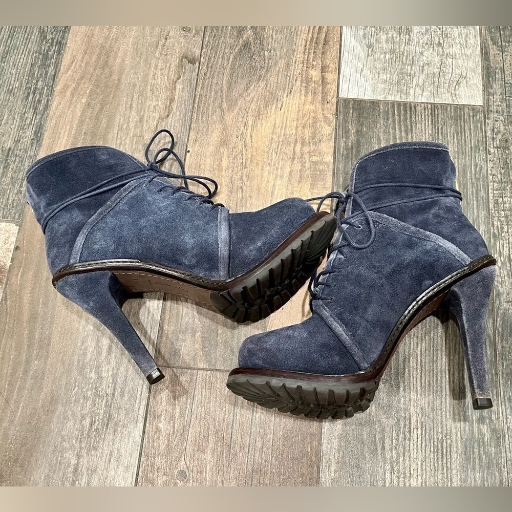 Elizabeth and James Mercy Suede Ankle Bootie, Navy EUC Size US 6.5 B